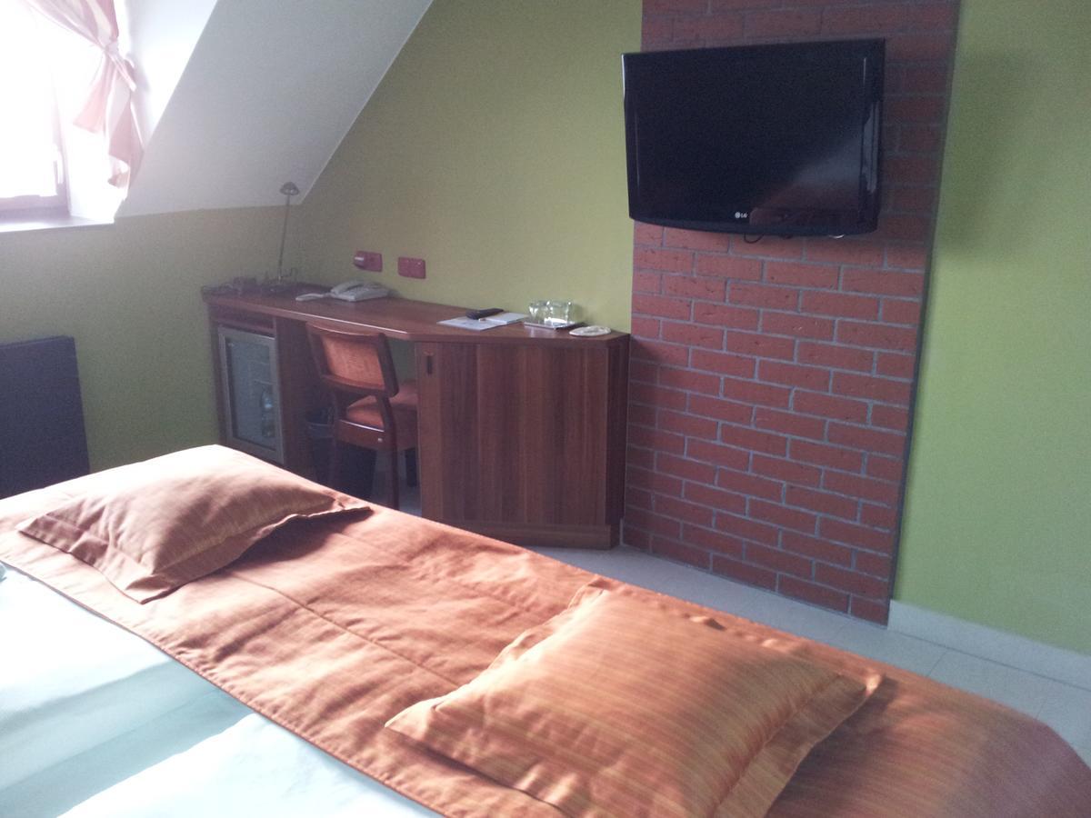 Hotel Vinopa ฮุสโตเปเช ภายนอก รูปภาพ