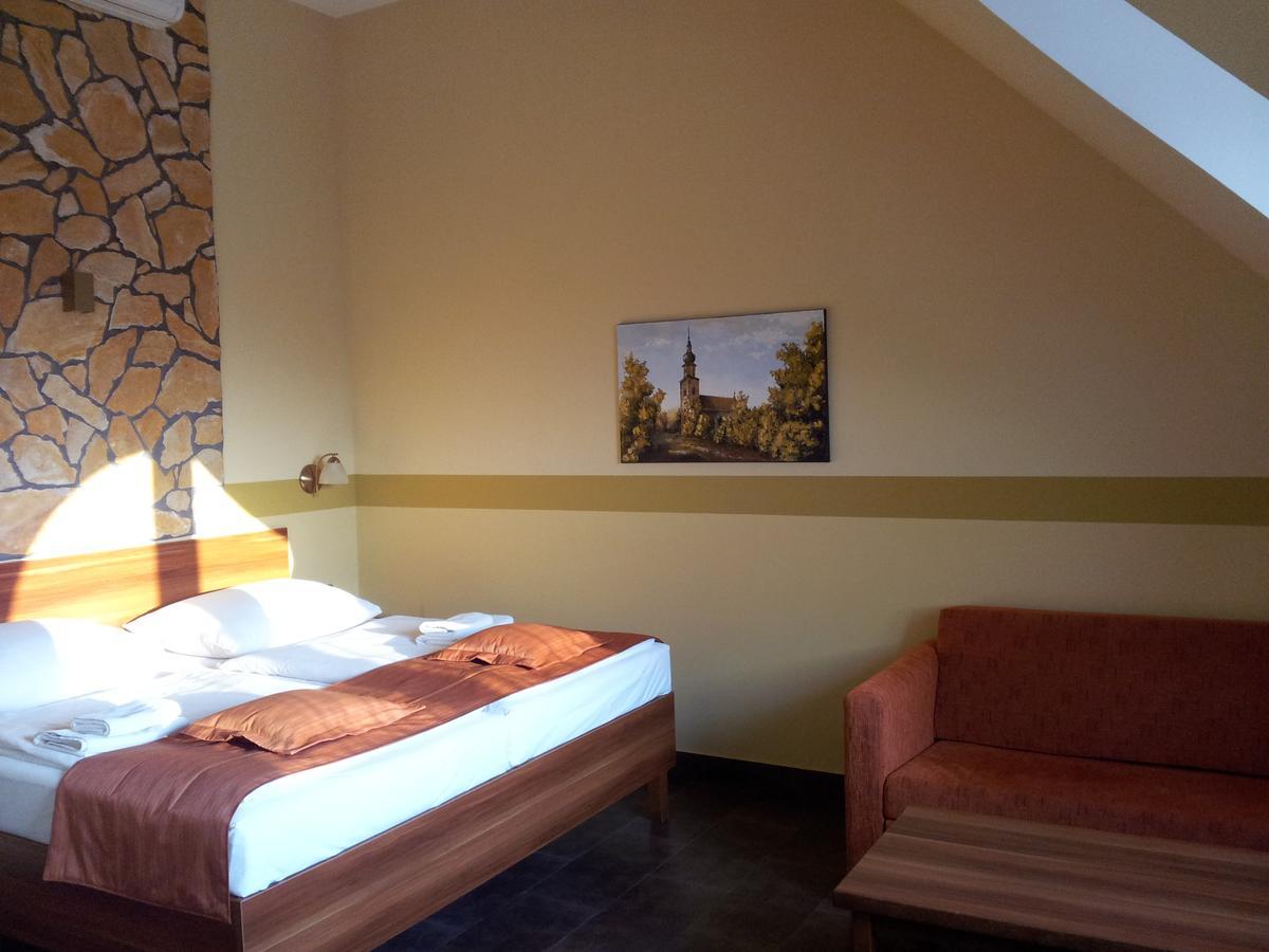 Hotel Vinopa ฮุสโตเปเช ภายนอก รูปภาพ