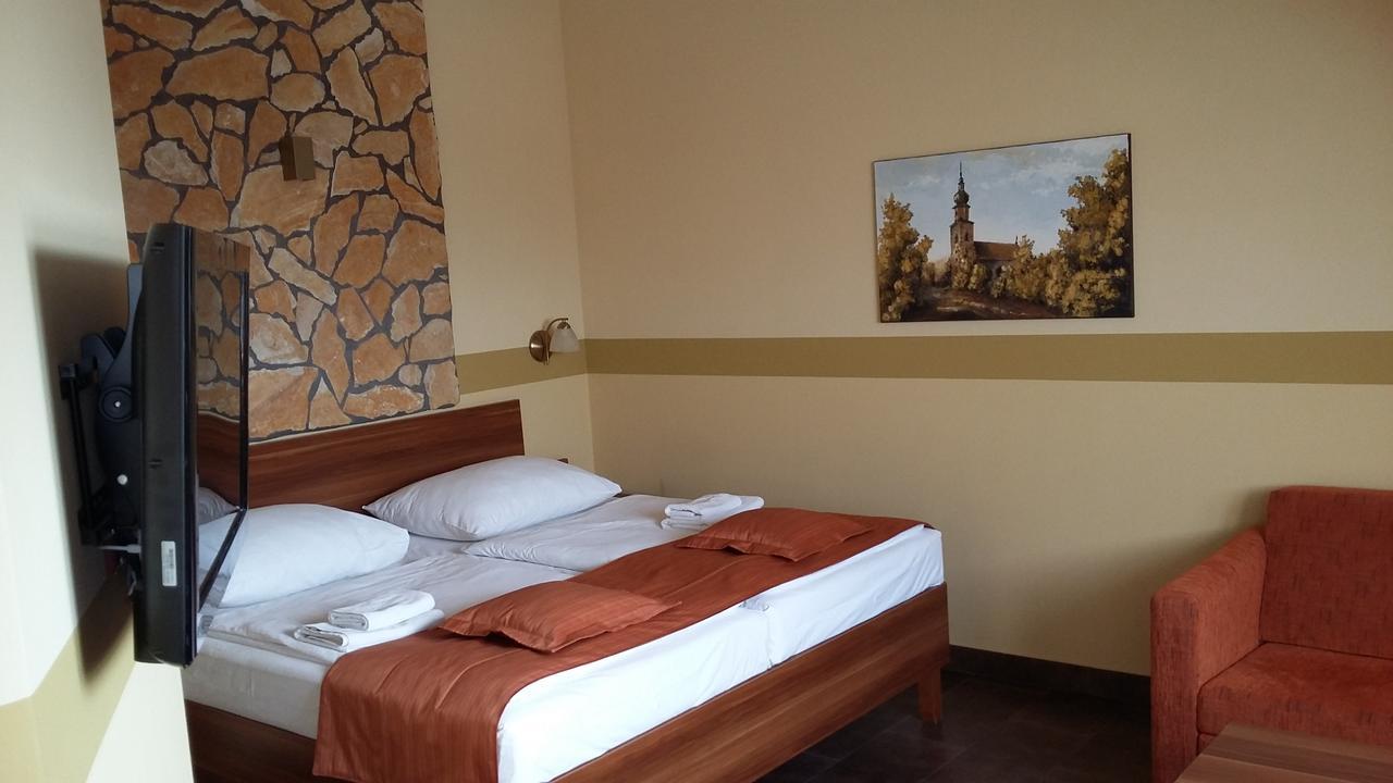 Hotel Vinopa ฮุสโตเปเช ภายนอก รูปภาพ