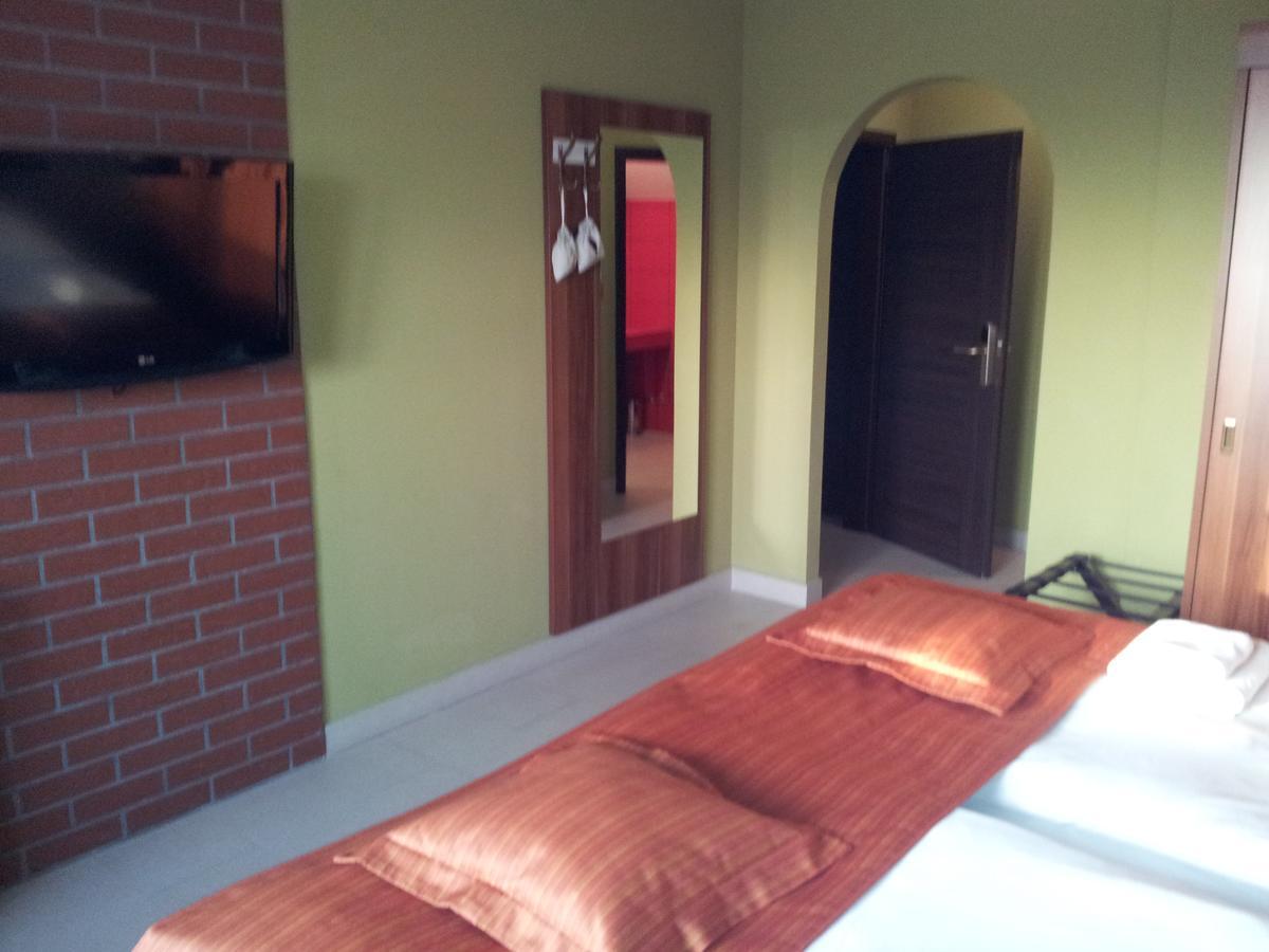 Hotel Vinopa ฮุสโตเปเช ภายนอก รูปภาพ