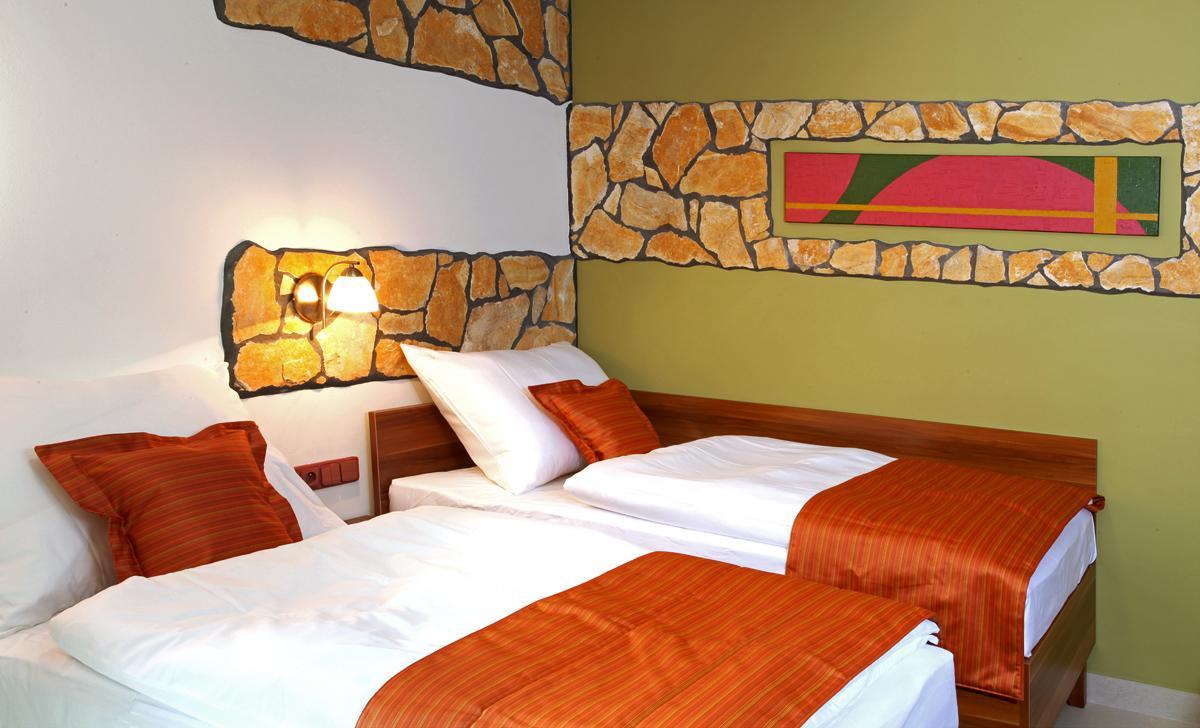 Hotel Vinopa ฮุสโตเปเช ภายนอก รูปภาพ